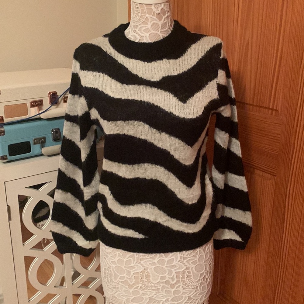 NWT Who What Wear Zebra Sweater